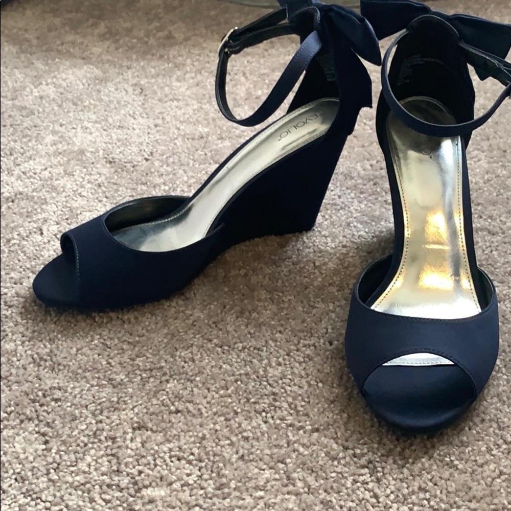 Navy Bow Back Wedge